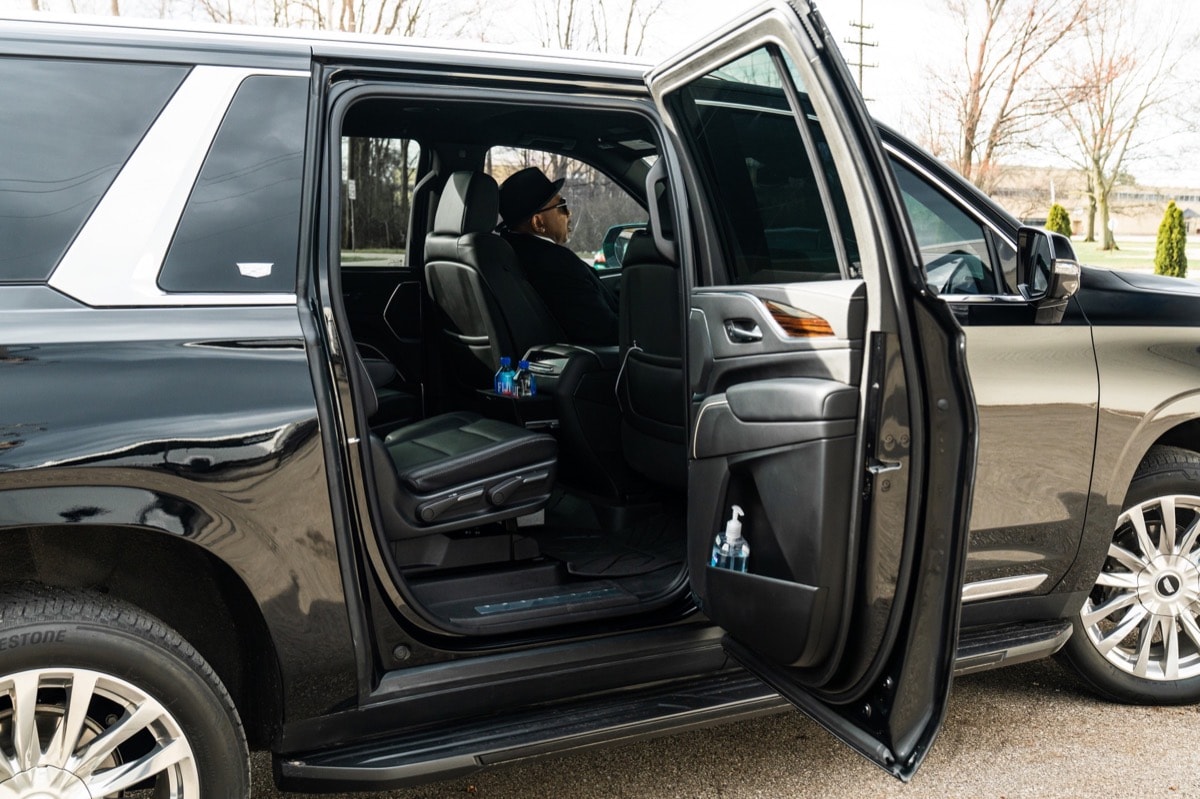 Cadillac Escalade — photo 2