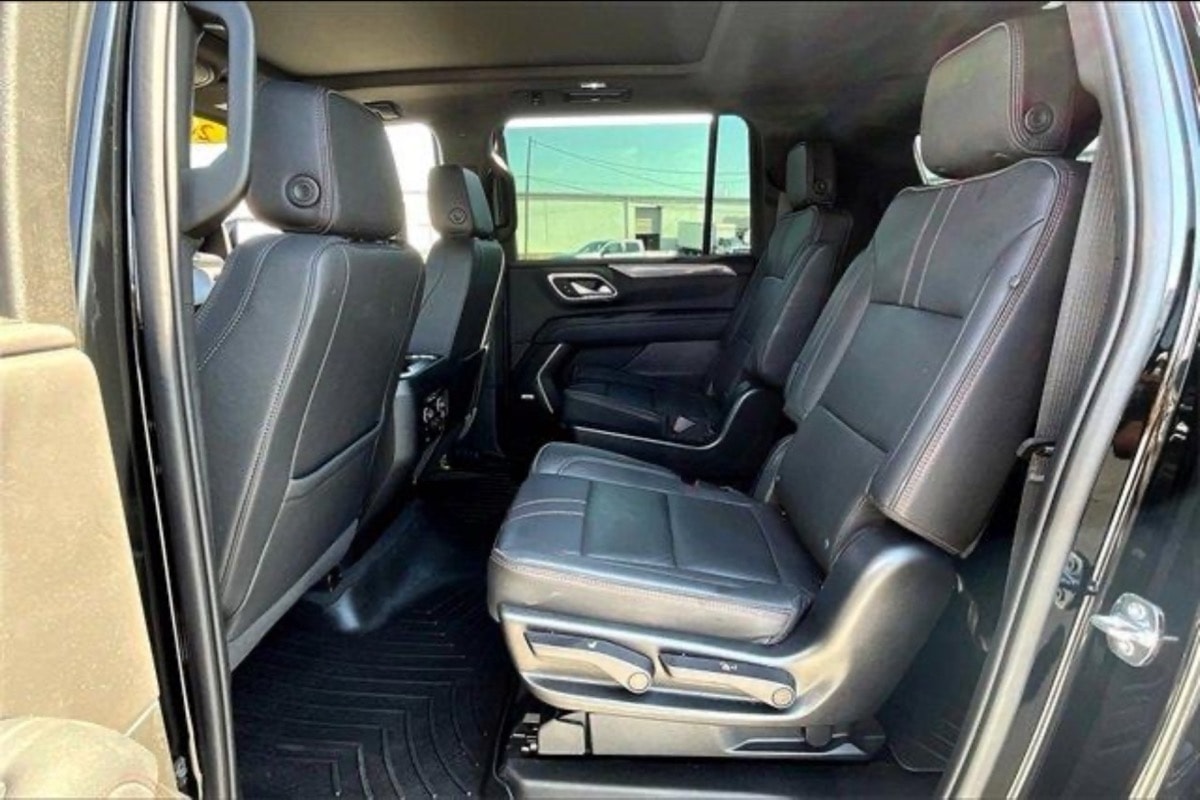 Chevy Suburban — photo 6