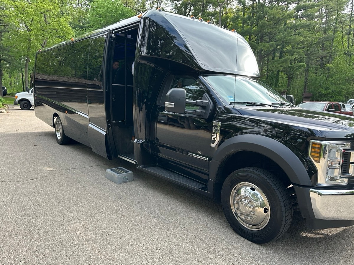 28-Passenger Executive Mini Coach Shuttle — photo 10
