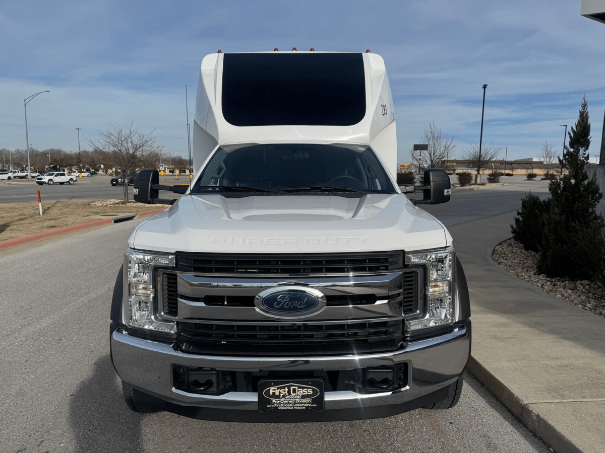 28-Passenger Executive Mini Coach Shuttle — photo 3