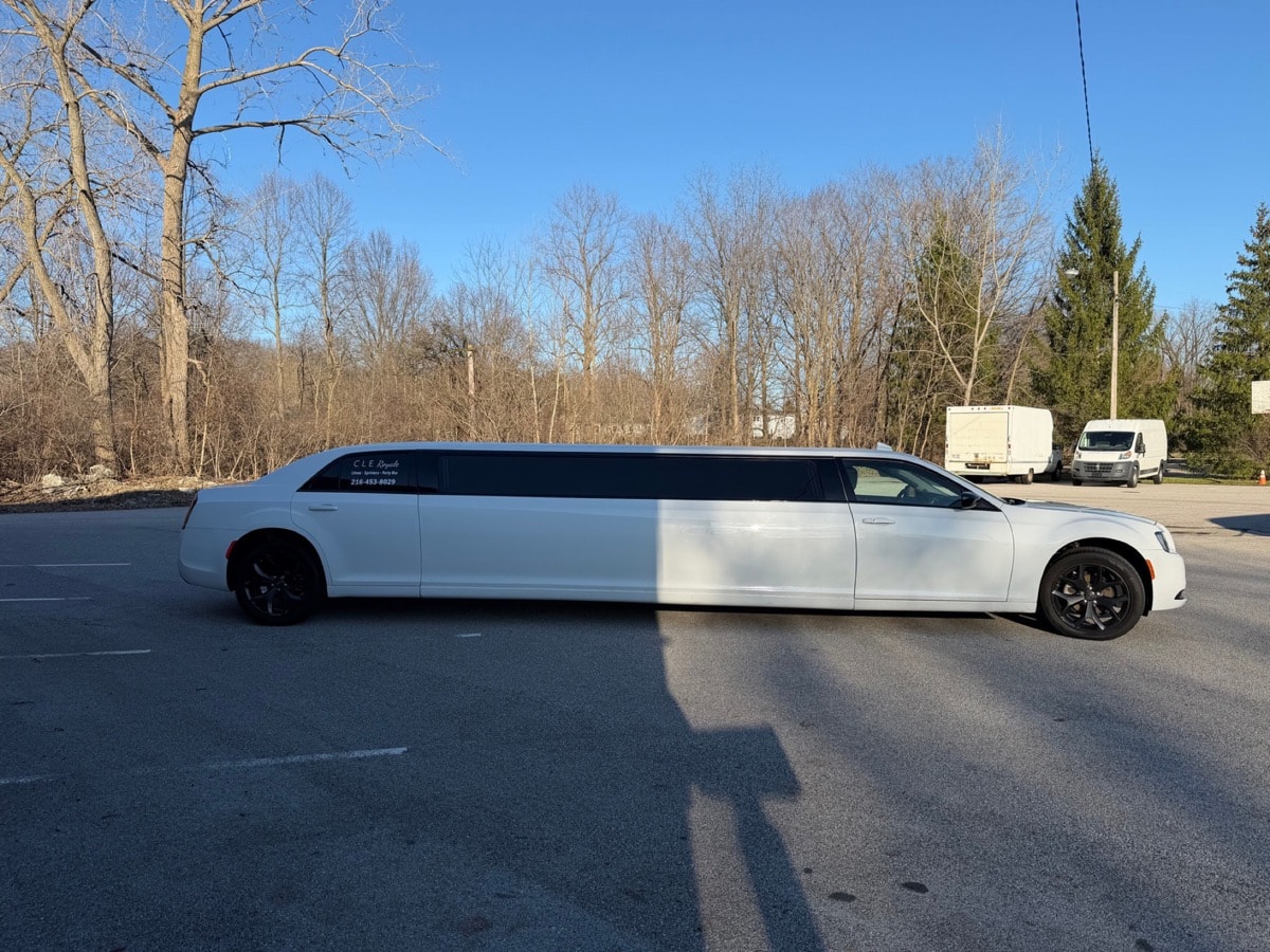 Chrysler 300 Stretch Limousine — photo 1