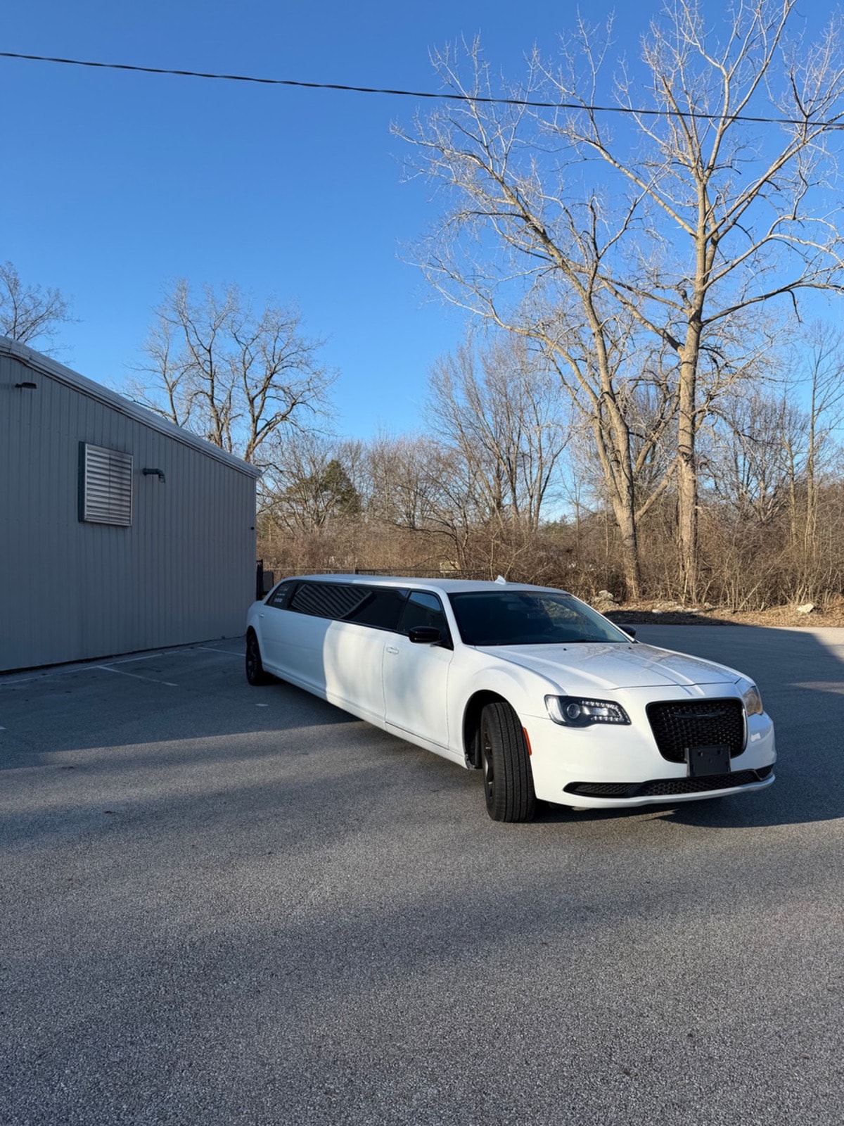 Chrysler 300 Stretch Limousine — photo 2