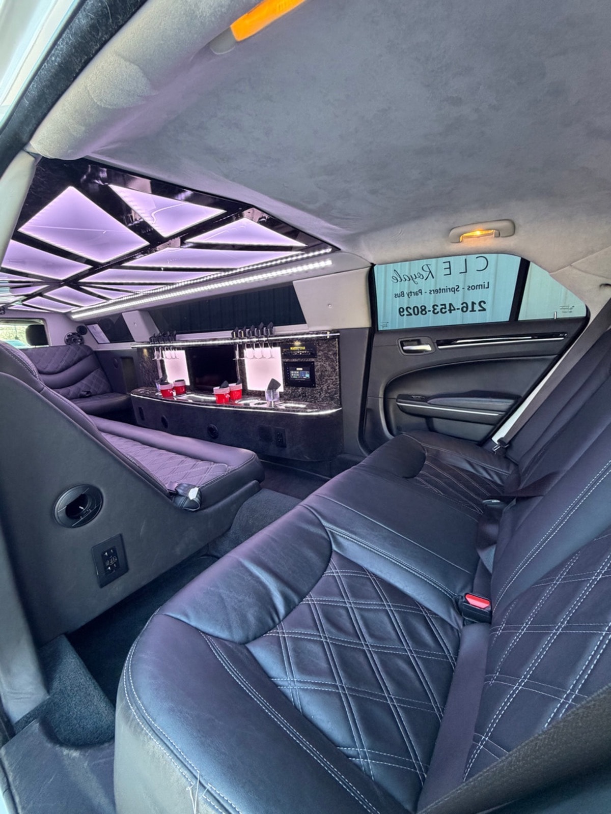 Chrysler 300 Stretch Limousine — photo 4