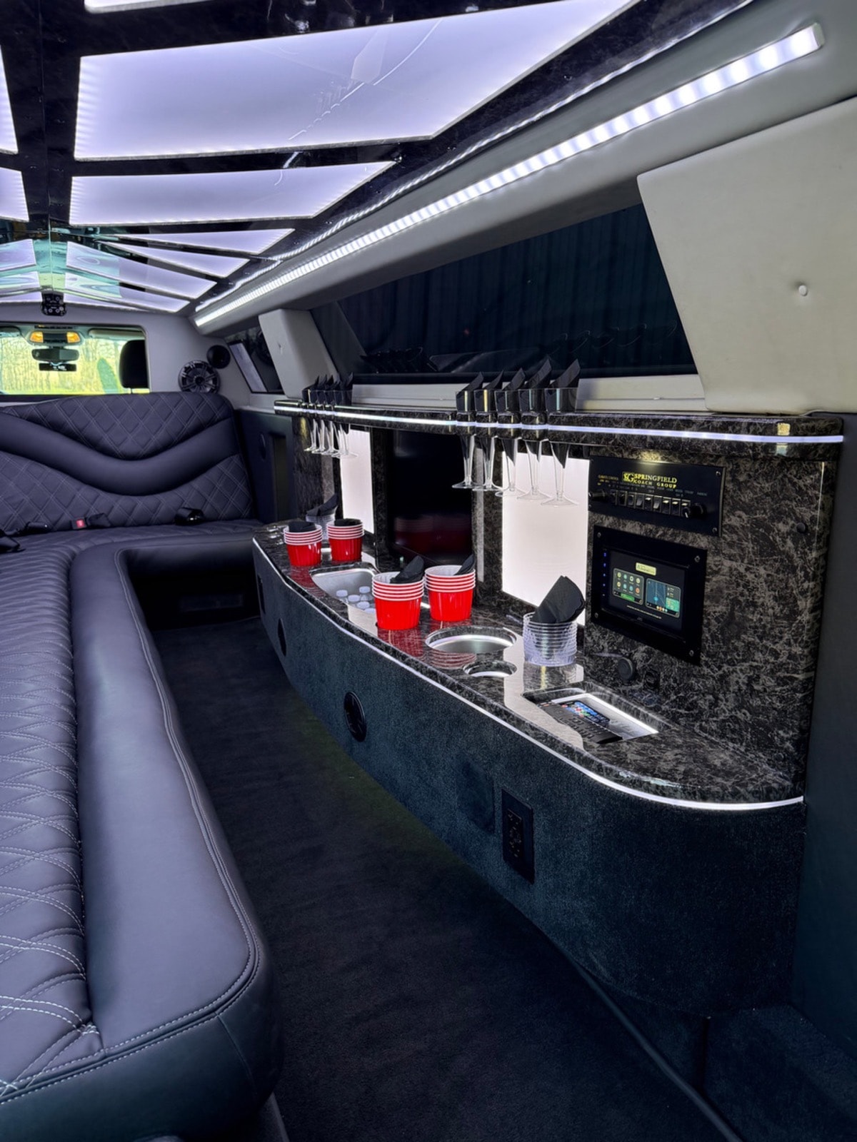 Chrysler 300 Stretch Limousine — photo 8