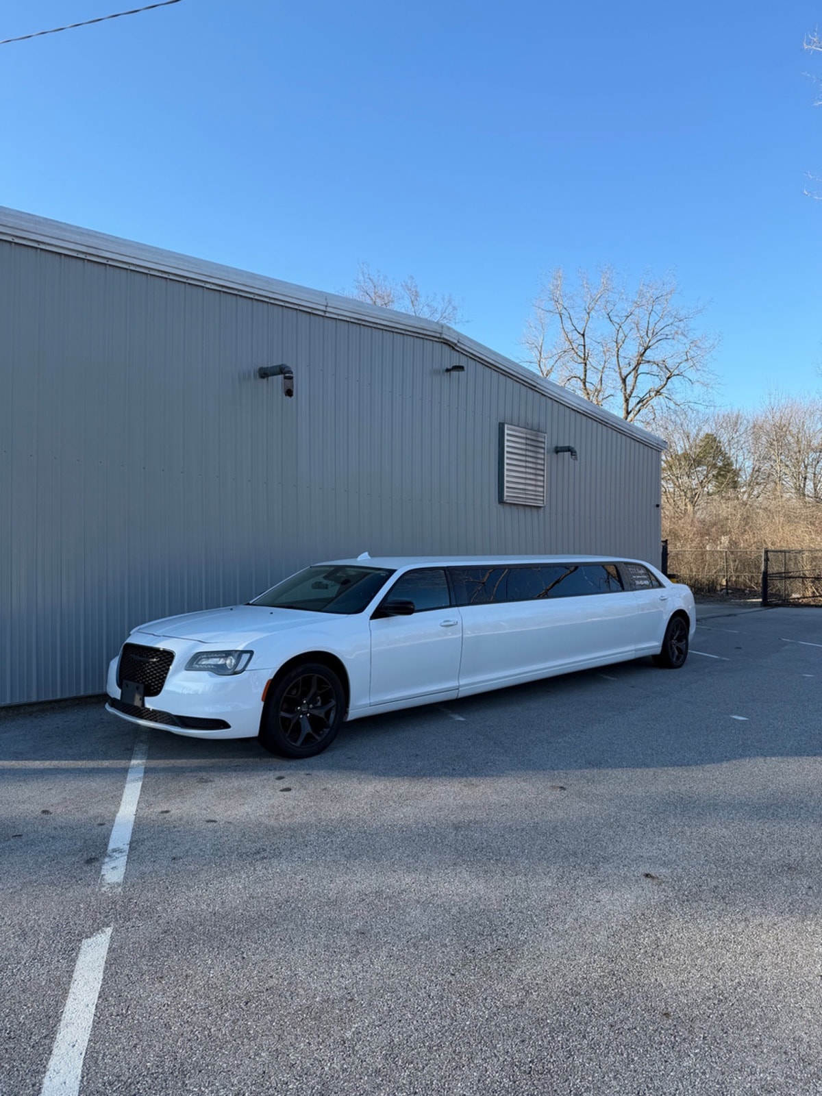 Chrysler 300 Stretch Limousine — photo 9