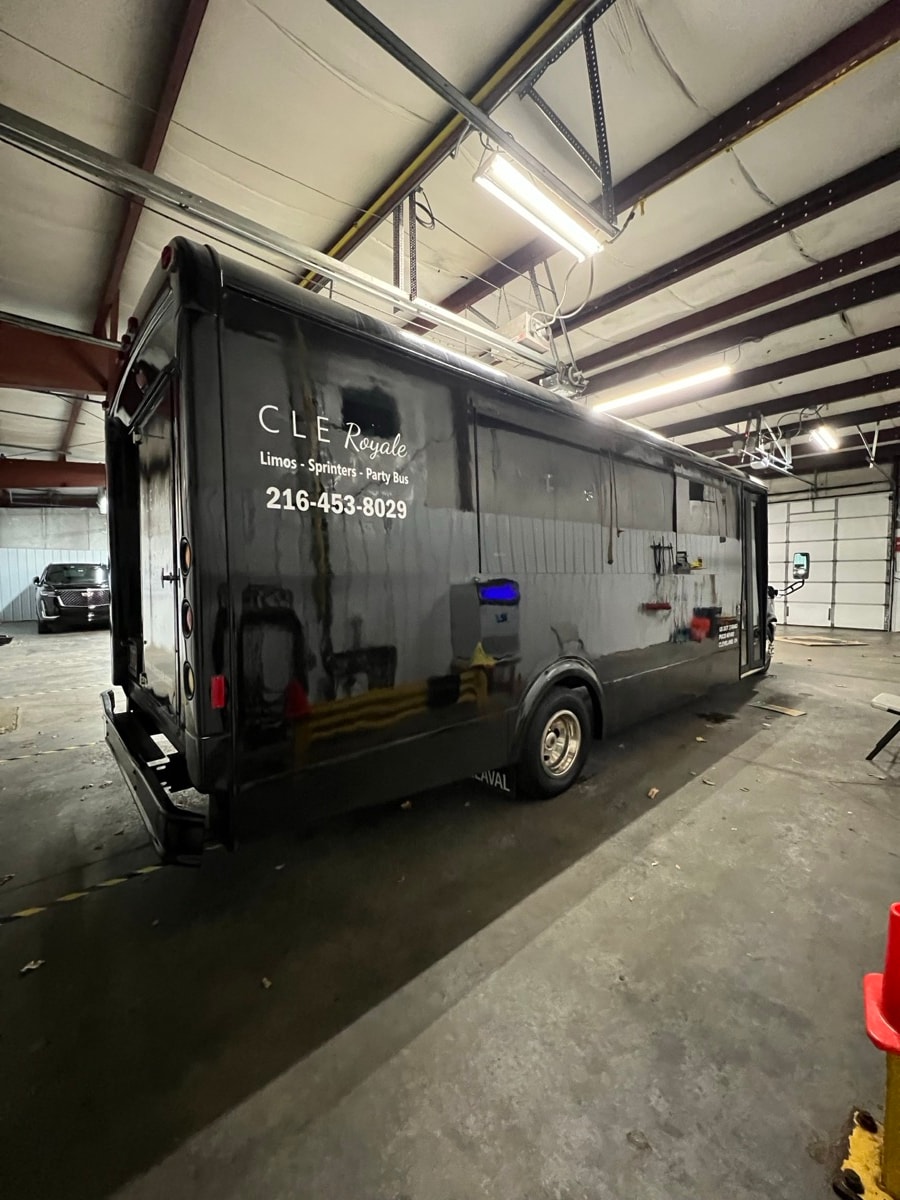 20 Passenger Bus – Black Diamond — photo 6